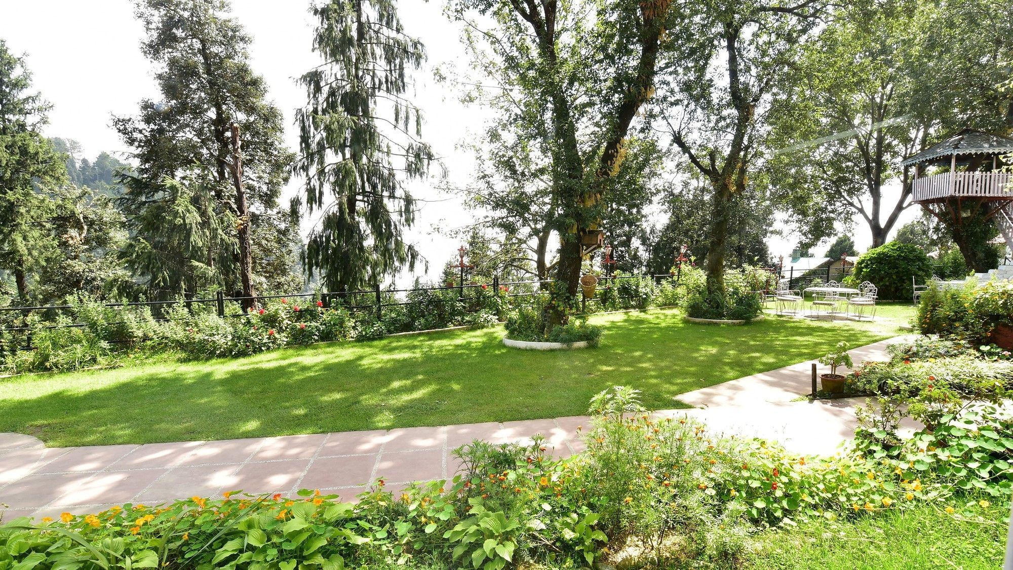 Alps Resort Далхаузи Экстерьер фото